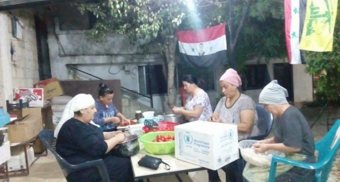 Aujourd’hui, les mères des martyrs préparent à manger aux soldats de l’Armée Arabe Syrienne à Hama – Syrie