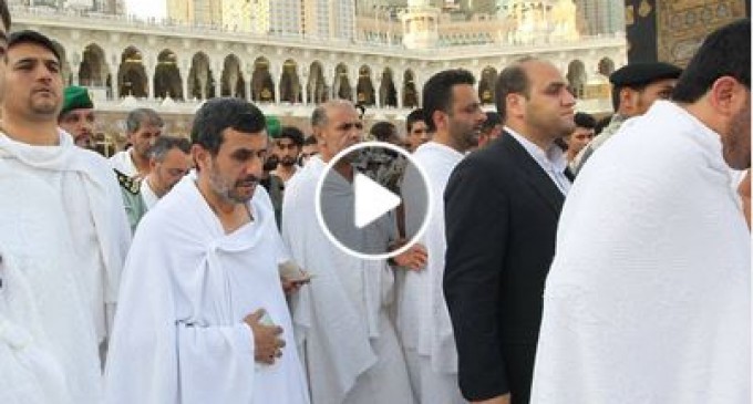 Dans l’enceinte de la Kaaba à la Mecque, l’ancien président iranien, Mahmoud Ahmadinejjad se fait insulter de « porc » par un saoudien.