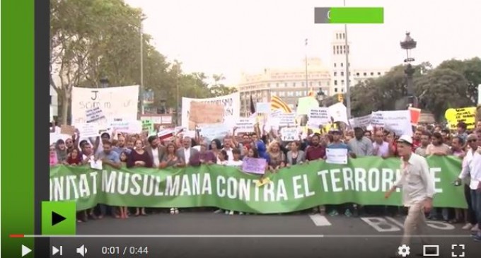 La communauté musulmane à Barcelone se rassemble pour dénoncer le terrorisme