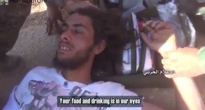 [Vidéo] | Un leader et un groupe de 150 terroristes de Daesh se sont rendus à l’Arabe Arabe Syrienne et aux forces libanaises au poste frontière de Al Zamrani à Al Qalamoun