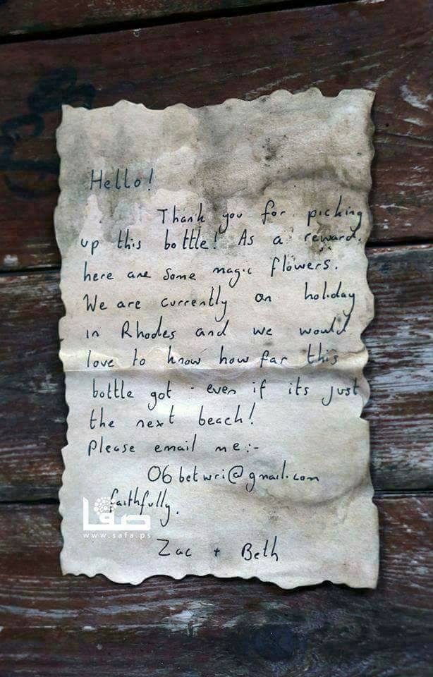 Un message dans une bouteille tombée dans l'océan par un couple britannique a été trouvé par un pêcheur à Gaza après un voyage de 500 milles.1