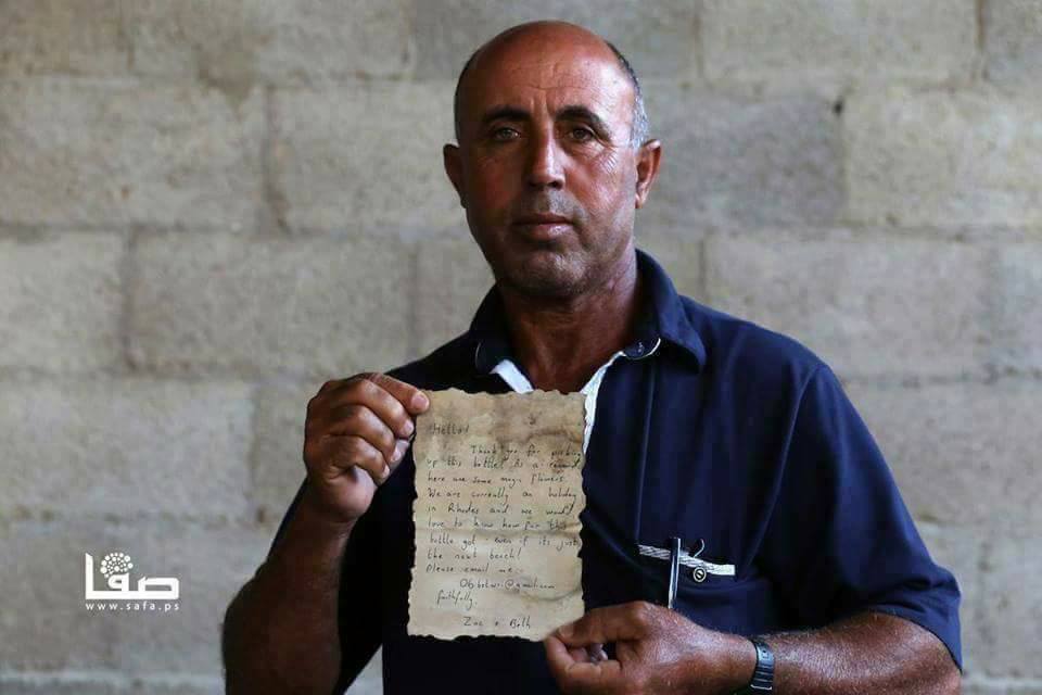 Un message dans une bouteille tombée dans l'océan par un couple britannique a été trouvé par un pêcheur à Gaza après un voyage de 500 milles.2