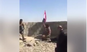En vidéo : levée du drapeau irakien dans la citadelle de Tal Afar, après y avoir rasé les terroristes de Daesh