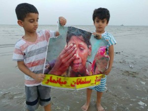 Des adolescents iraniens du sud de l'Iran ont mis en place une chaîne humaine pour soutenir les enfants musulmans innocents de Birmanie3