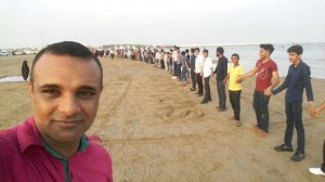 Des adolescents iraniens du sud de l'Iran ont mis en place une chaîne humaine pour soutenir les enfants musulmans innocents de Birmanie5