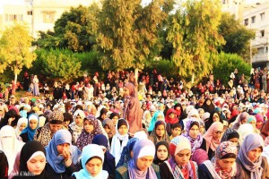 Des centaines de milliers de Palestiniens venus de toute la bande de Gaza, ont accomplis la prière de l'Aïd al Adha hier dans la place Saraya2