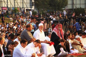 Des centaines de milliers de Palestiniens venus de toute la bande de Gaza, ont accomplis la prière de l'Aïd al Adha hier dans la place Saraya3