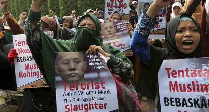 Les Indonésiens sont sortis dans les rues pour protester contre le génocide des Musulmans Rohingyas en Birmanie