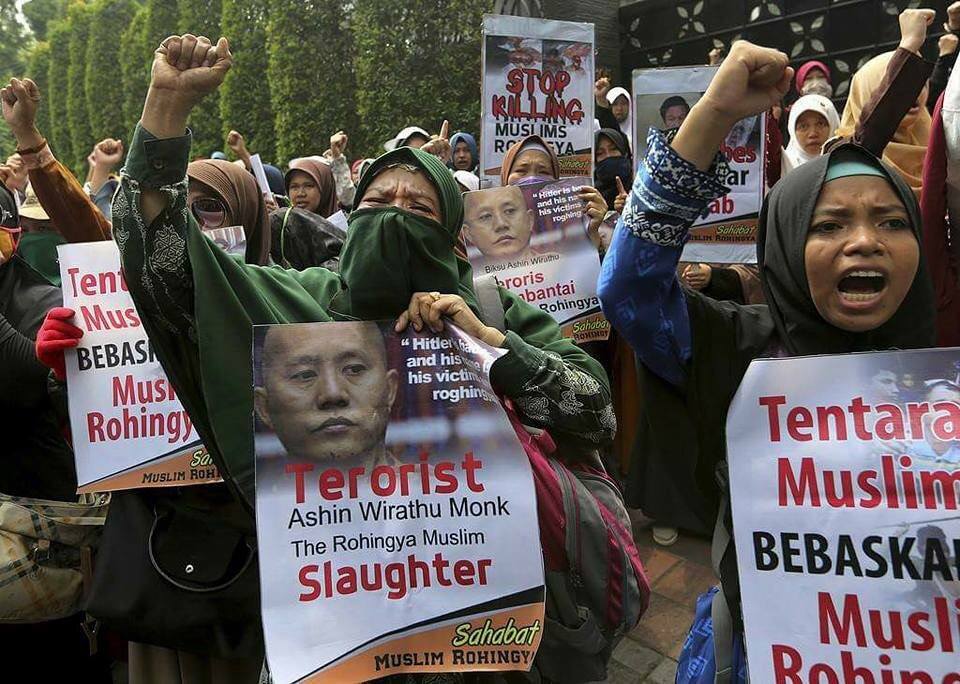 Les Indonésiens sont sortis dans les rues pour protester contre le génocide des Musulmans Rohingyas en Birmanie2