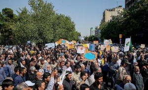 MANIFESTATIONS MONSTRES hier après la prière du vendredi à Téhéran 5