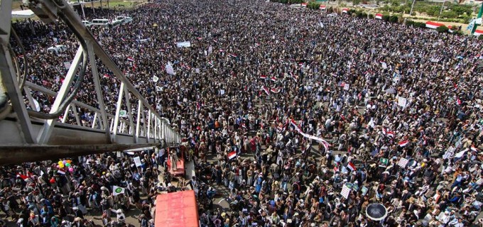 [Images] | Manifestation monstre dans la capitale yéménite Sanaa pour célébrer le 3ème anniversaire de la glorieuse révolution yéménite du 21 septembre 2014
