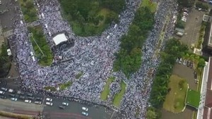 Manifestation monstre en Indonésie pour protester contre le génocide et la persécution des musulmans Rohingyas en Birmanie1