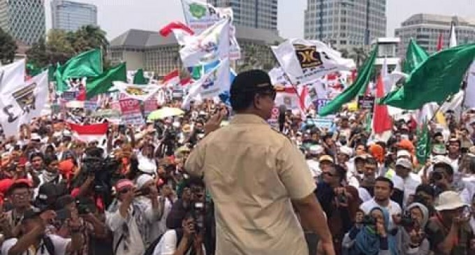 Manifestation monstre en Indonésie pour protester contre le génocide et la persécution des musulmans Rohingyas en Birmanie