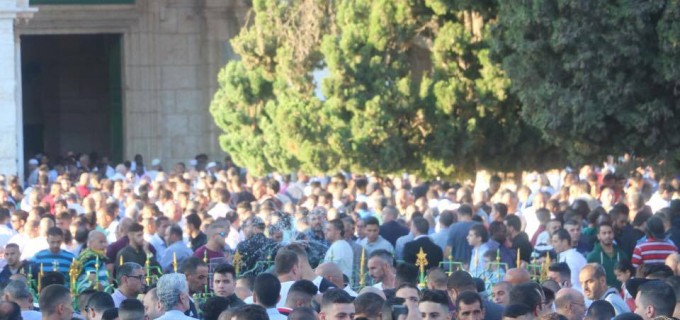 Photos de la prière de l’Aïd dans la mosquée bénie d’al-Aqsa !