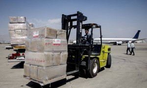 Plus de 100 tonnes d'aide iranienne ont été envoyées aux Musulmans Rohingyas dans un convoi de Téhéran au Bangladesh5