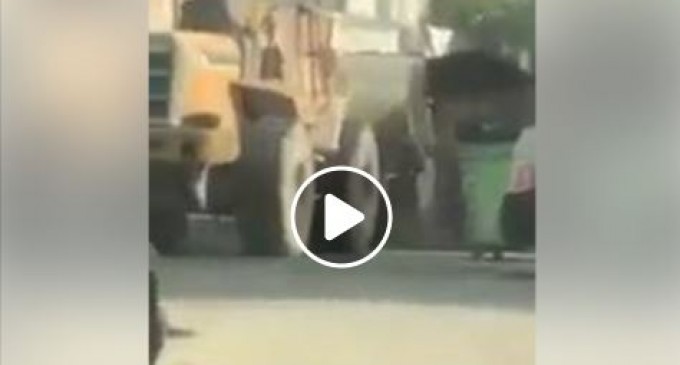Regardez comment les terroristes barbares du régime saoudien traitent les Musulmans chiites à Qatif