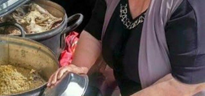 Images : Une des mères qui a consacré son temps durant l’Aïd Al Adha pour nourrir les soldats de l’Armée Arabe Syrienne ainsi que les enfants des martyrs