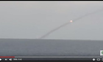 Regardez comment la flotte russe bombarde les terroristes salafistes à Idlib depuis la Mer Noire..