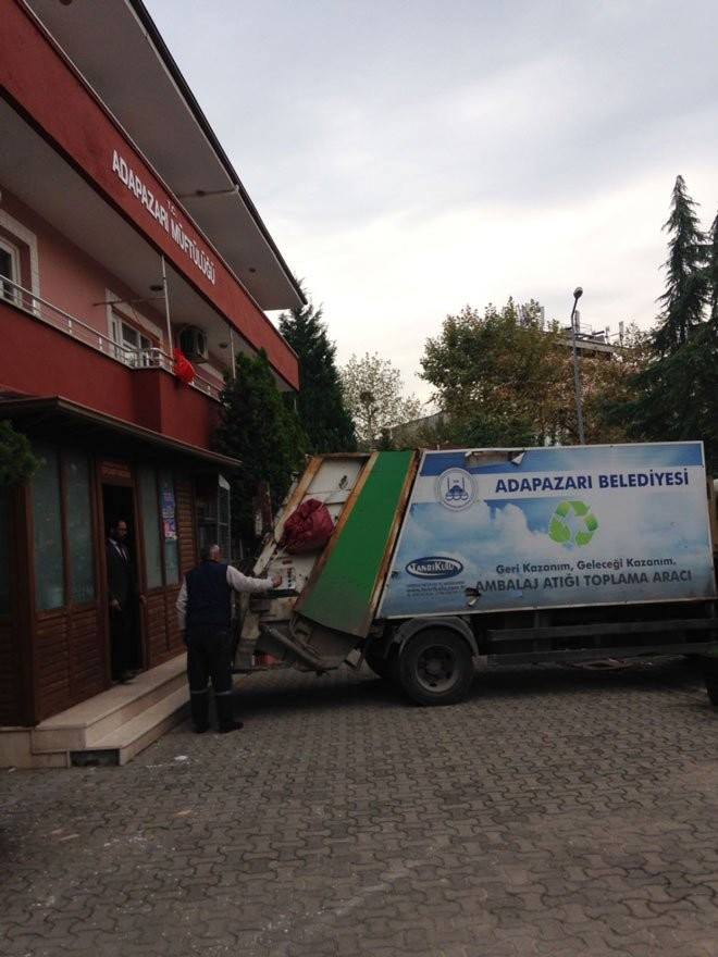 Des Corans brûlés et jetés dans les poubelles en Turquie !3