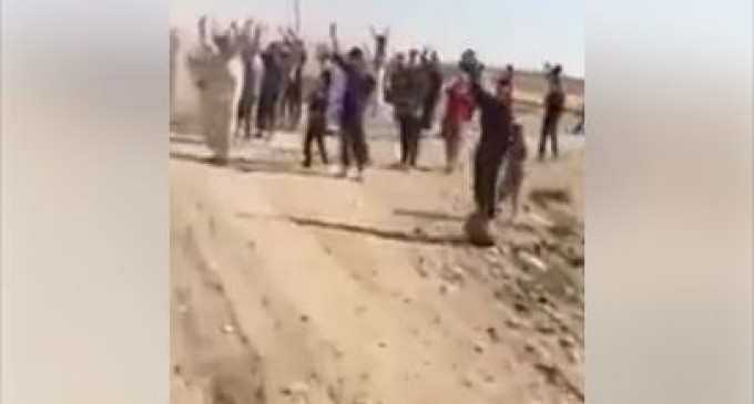 [Vidéo] | Des centaines d&rsquo;habitants de Kirkouk accueillent et saluent les forces irakiennes
