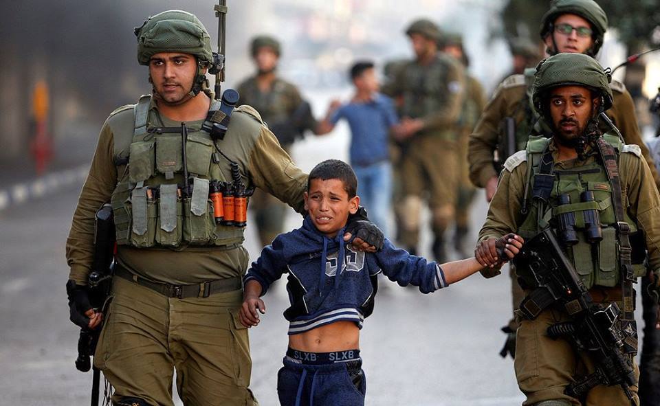 Des enfants palestiniens de 7 ans arretés hier à Al Khalil2