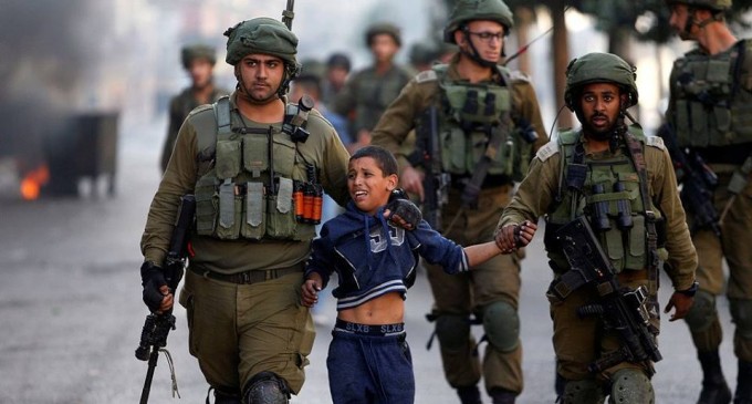 Des enfants palestiniens de 7 ans arretés hier à Al Khalil !!!