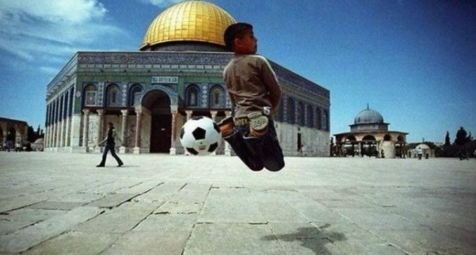 La cour suprême israélienne interdit aux enfants Palestiniens de jouer au football sur l’Esplanade des Mosquées