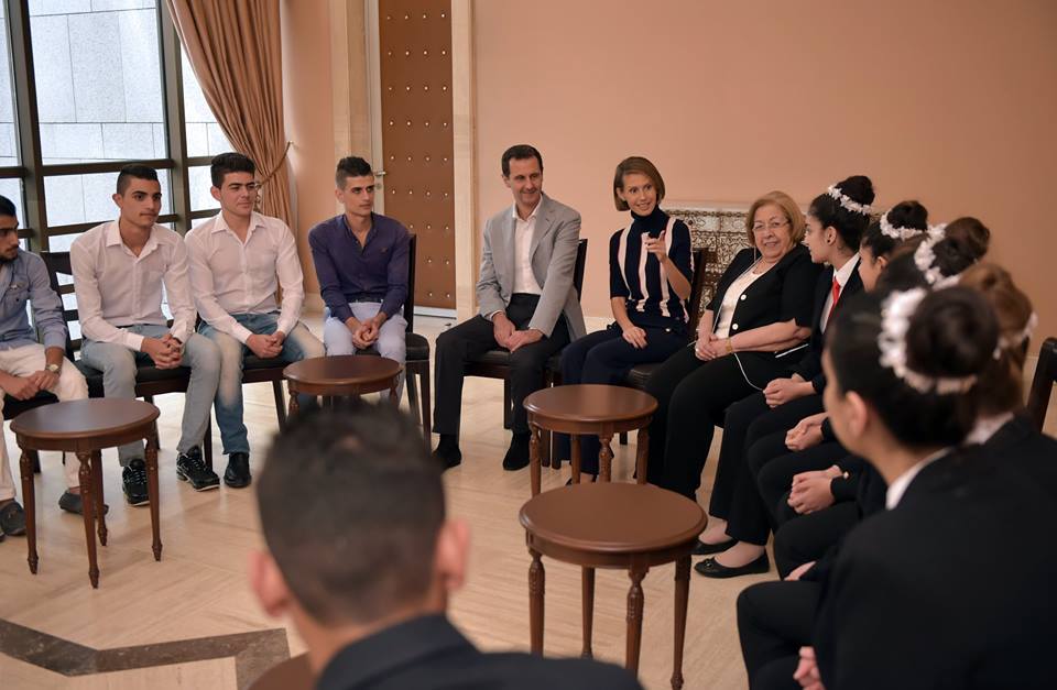 Le Président syrien Bachar al-Assad et son épouse rencontrent les jeunes étudiants syriens3