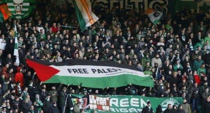 Les fans du club de football du Celtic Glasgow soutiennent la cause palestinienne 