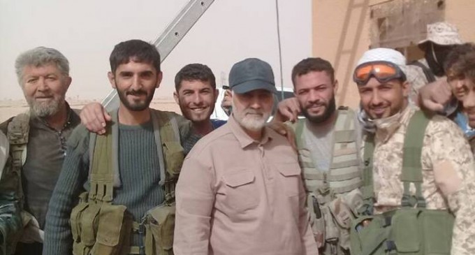 Le général iranien Qassem Soleimani actuellement à la frontière Syro-Irakienne avec les combattants syriens et irakiens…