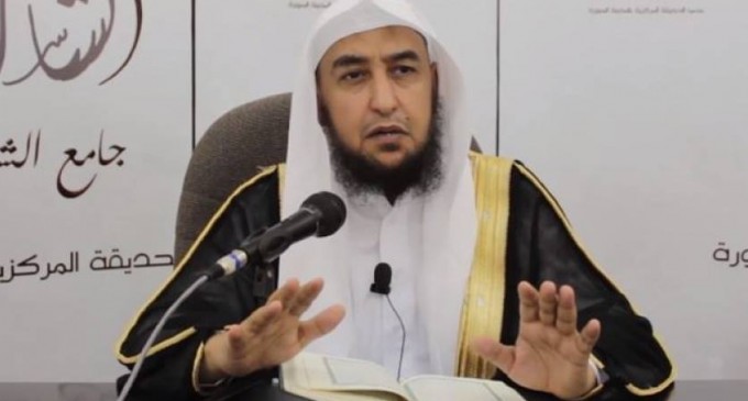 Un professeur d’université saoudien ose comparer le roi et son fils aux « califes bien-guidés »