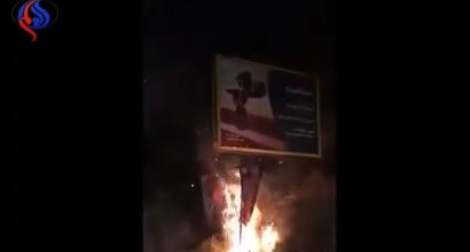 Vidéo – incendie des photos de Ben salman dans les rues libanaises