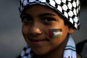 Bonjour de Santiago, capitale du Chili les gens manifestent devant l'ambassade américaine pour protester contre la reconnaissance de Jérusalem comme capitale d'Israël2