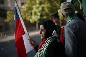 Bonjour de Santiago, capitale du Chili les gens manifestent devant l'ambassade américaine pour protester contre la reconnaissance de Jérusalem comme capitale d'Israël5