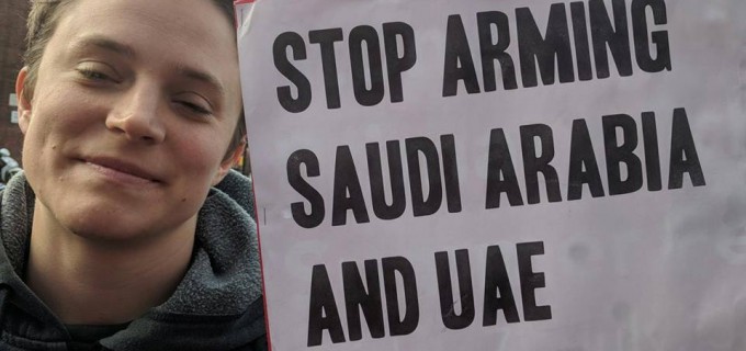 En images, les britanniques manifestent devant les ambassades saoudienne et des EAU pour condamner le massacre du peuple Yéménite
