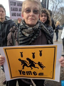 En images, les britanniques manifestent devant les ambassades saoudienne et des EAU pour condamner le massacre du peuple Yéménite4