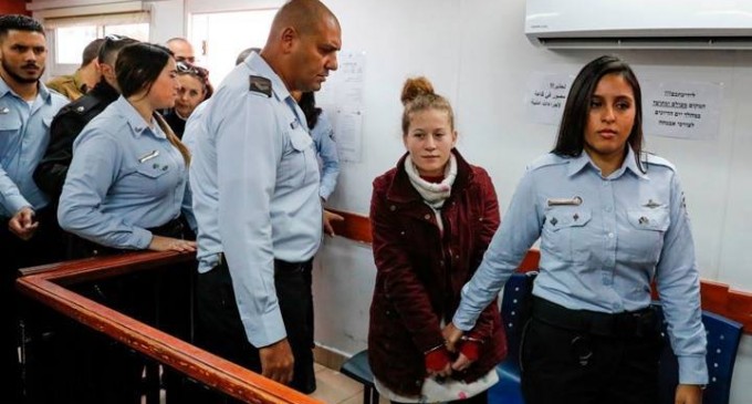 La détention d’Ahed Tamimi héroïne et icône de la lutte contre l’occupation a été de nouveau prolongée