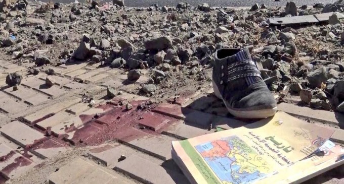 Les bombardements saoudiens tuent un enfant yéménite en allant à l’école