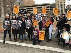 Des femmes manifestent à Saint Louis (Etats-Unis) en solidarité avec Ahed Tamimi2