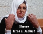 Israa Al-Jaabis, au tribunal militaire israélien, ce matin. Elle montre les graves brûlures qui lui ont été faites au visage et aux mains