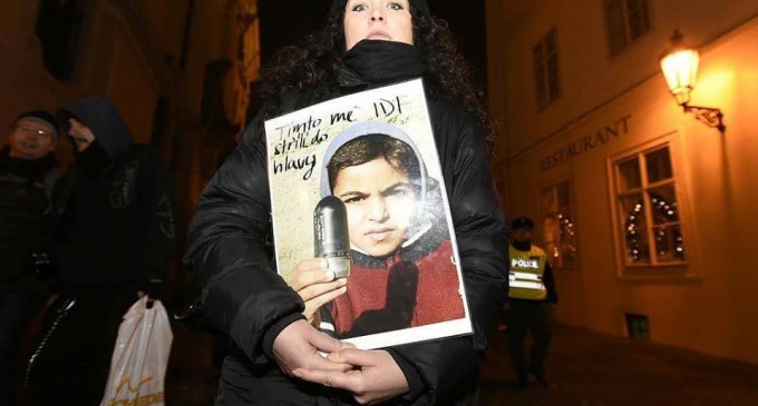 Photos d’un sit-in près de l’ambassade d’Israël à Prague en solidarité avec les palestiniens