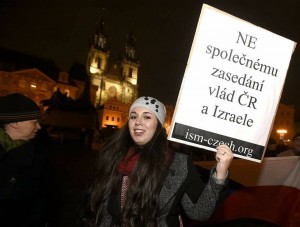 Photos d'un sit-in près de l'ambassade d'Israël à Prague en solidarité avec les palestiniens.2
