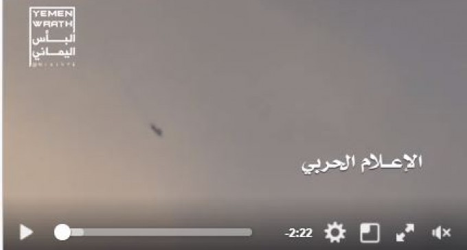 Regardez la chute du chasseur Tornado saoudien près de Sa’ada après avoir été frappé par la défense aérienne du Yéménite