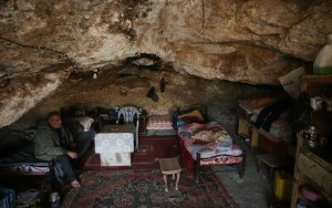 Saviez-vous que les habitants de la région de Khirbet Tana, à l'est de Naplouse, vivent dans des tentes et des grottes depuis des décennies 1