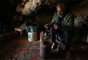 Saviez-vous que les habitants de la région de Khirbet Tana, à l'est de Naplouse, vivent dans des tentes et des grottes depuis des décennies 5