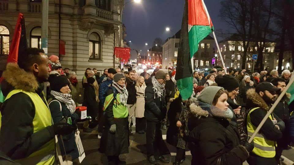 Une manifestation à Oslo aujourd'hui contre la décision de Trump et en solidarité avec les palestiniens3