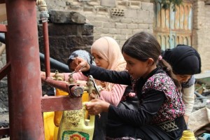 Le bombardement des sources d'eau potable au Yémen par la coalition Arabo-US a forcé des millions de personnes à boire de l'eau impure, à répandre le choléra.2