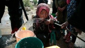 Le bombardement des sources d'eau potable au Yémen par la coalition Arabo-US a forcé des millions de personnes à boire de l'eau impure, à répandre le choléra.4