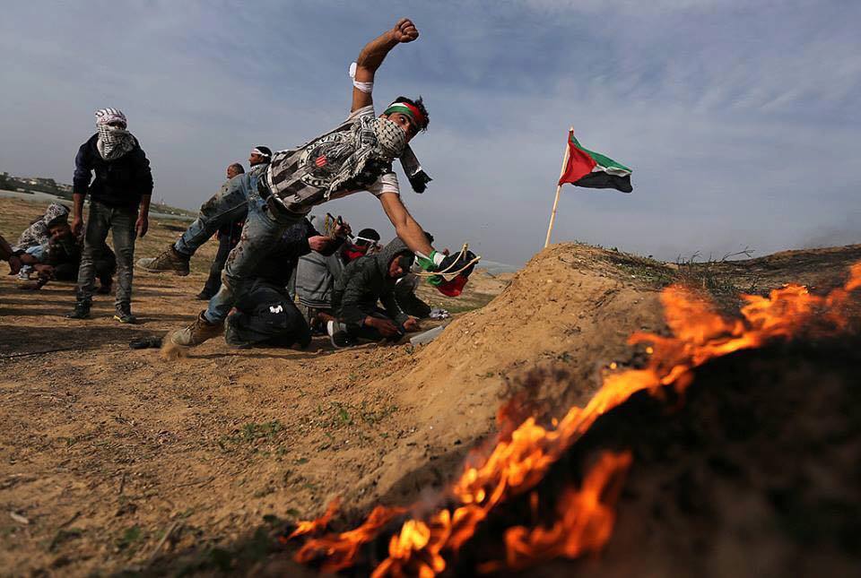 Les Palestiniens font face aux forces d'occupation, le long de la frontière de la bande de Gaza avec la Palestine occupée, le dixième vendredi de rage.1