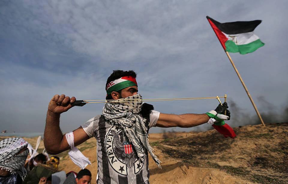 Les Palestiniens font face aux forces d'occupation, le long de la frontière de la bande de Gaza avec la Palestine occupée, le dixième vendredi de rage.2
